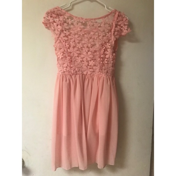 Dresses & Skirts - Light pink laced prom dress